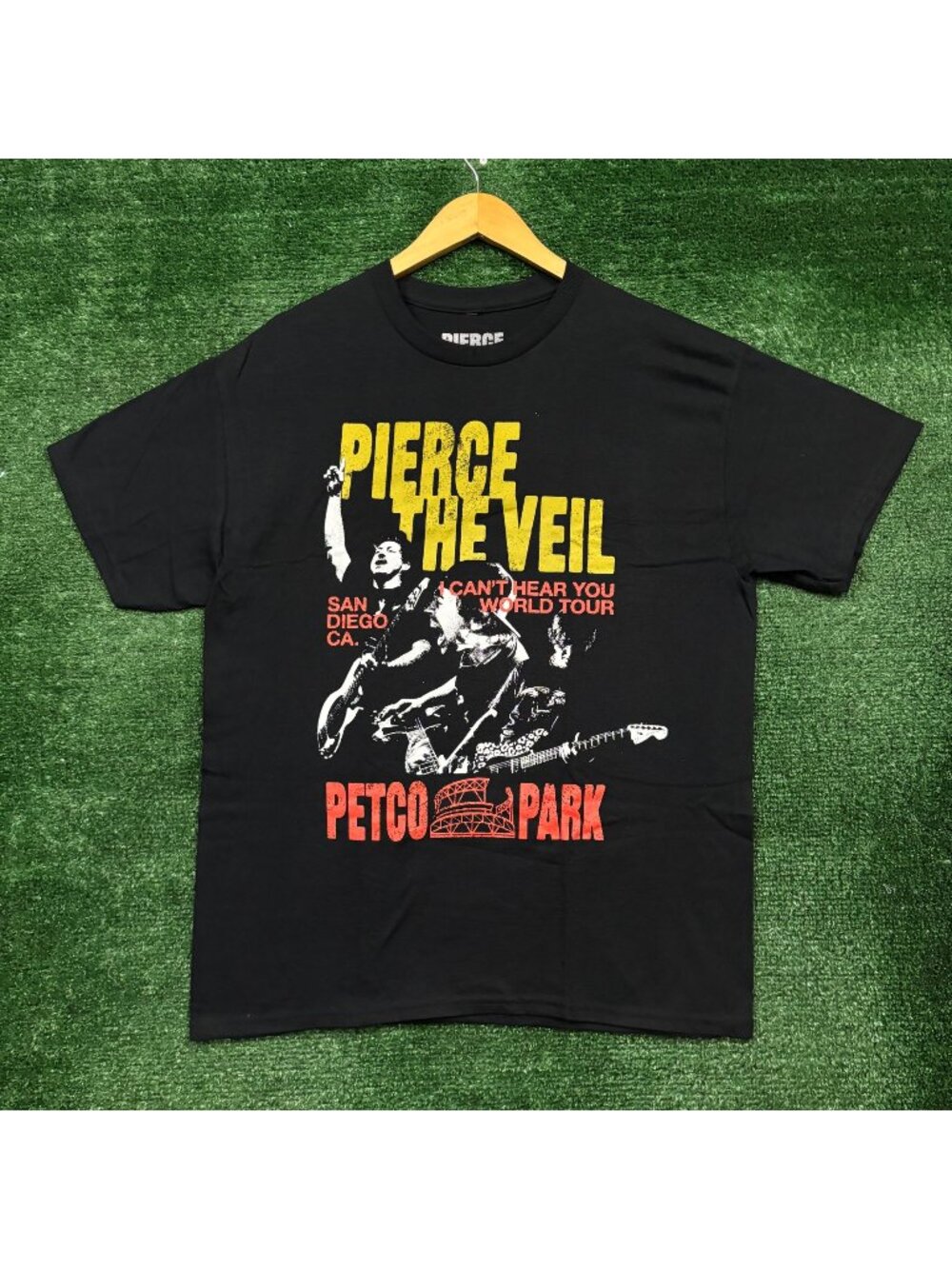 Pierce the Veil The Homecoming I Can't Hear You Tour Rock Band T-Shirt Large
